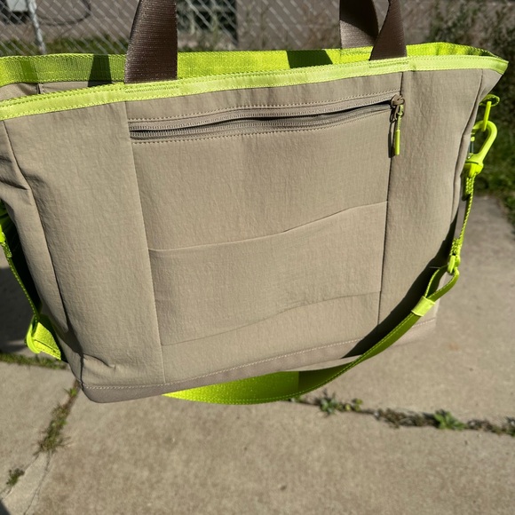 LULULEMON MULTI POCKET TOTE - Picture 6 of 8